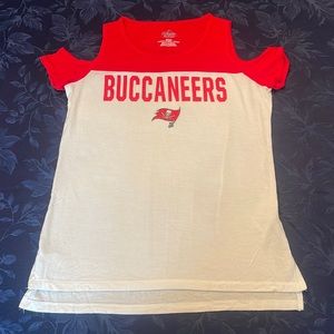 Tampa Bay Buccaneers 🏴‍☠️ NFL cold shoulder shirt S